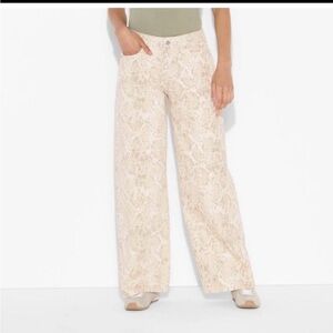 NWT Low-Rise Baggy Jeans - Wild Fable™ White
Snakeskin 6